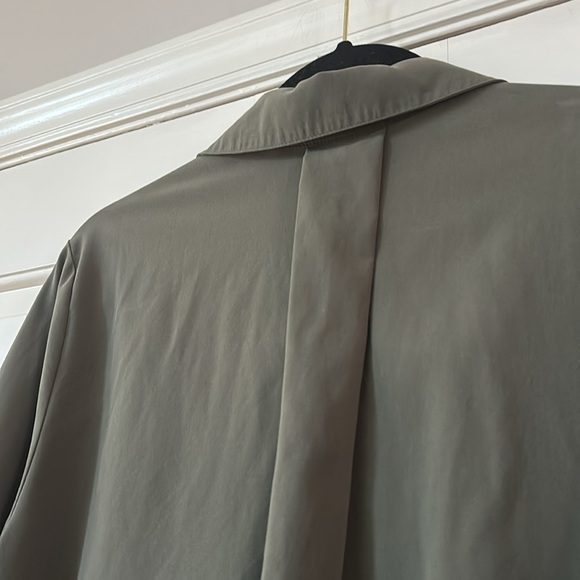 Chico’s Size 2 Olive Solid Hidden Button‎ Down Utility Blouse Chicos Size Large - Picture 12 of 12